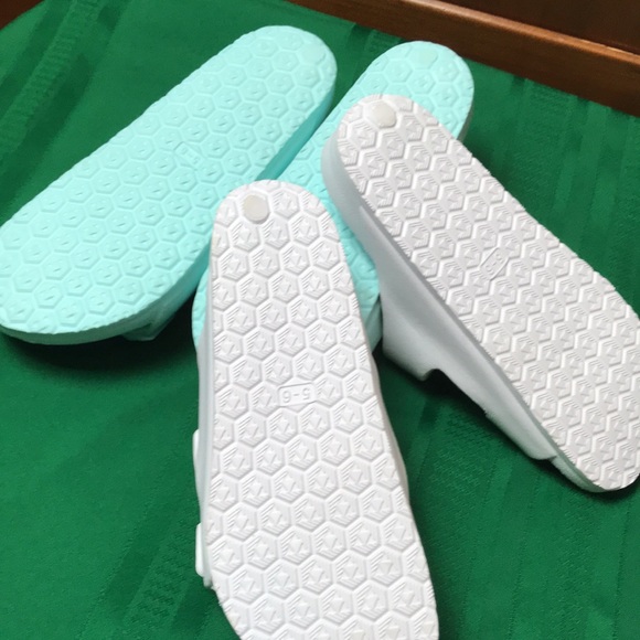 2 pair of sandals white & mint green - Picture 4 of 4